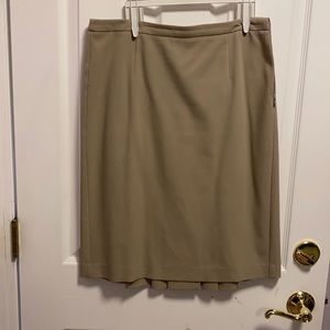 Beige skirt with pleated back size 6